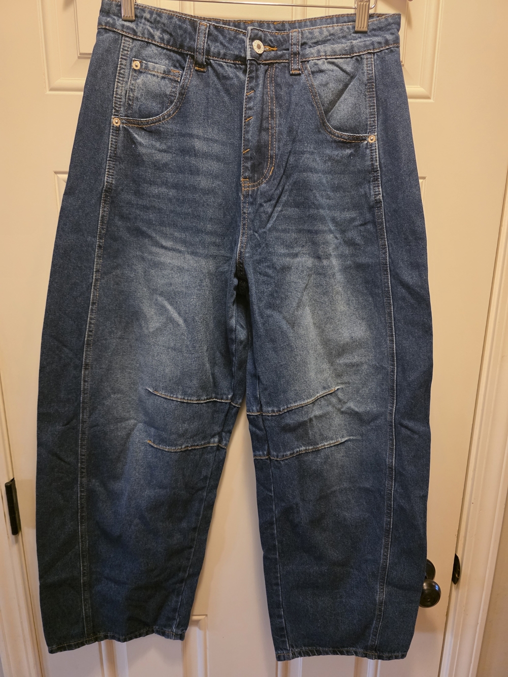 Relaxed Fit Women's Blue Denim Jeans - Classic Comfort.  Item Is New Without Tag